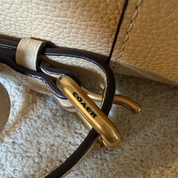 Coach Lana Shoulder Bag 23 - Picture 12 of 12